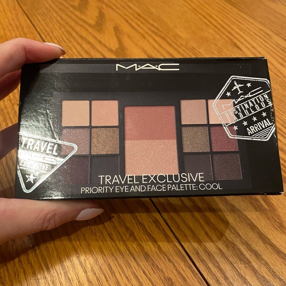 First Priority eye and face palette - Picture 2 of 2